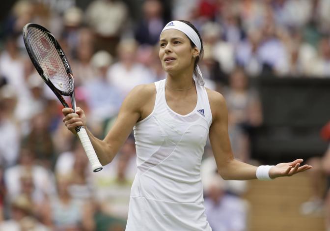 Un'incredula Ana Ivanovic saluta Wimbledon con uno dei tanti risultati a sorpresa della terza giornata. LaPresse